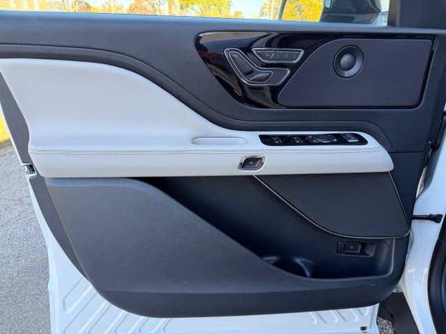 New 2027 Lincoln Aviator Reserve AWD/4WD image 13
