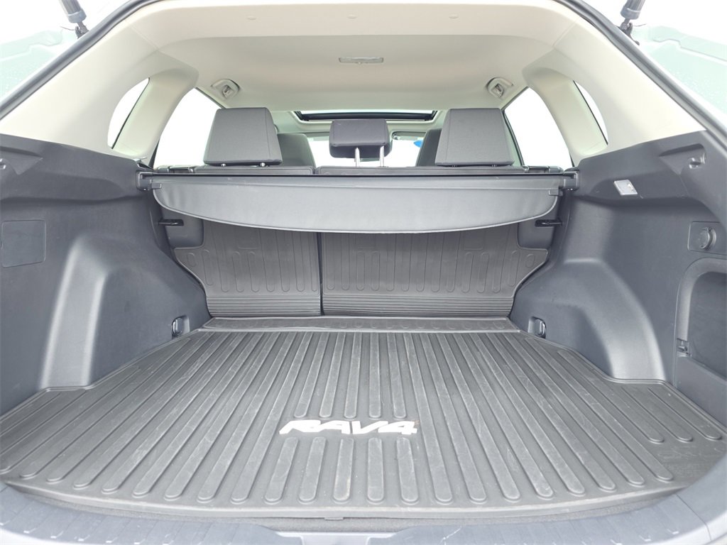 Used 2021 Toyota RAV4 XLE w/ Convenience Package image 13