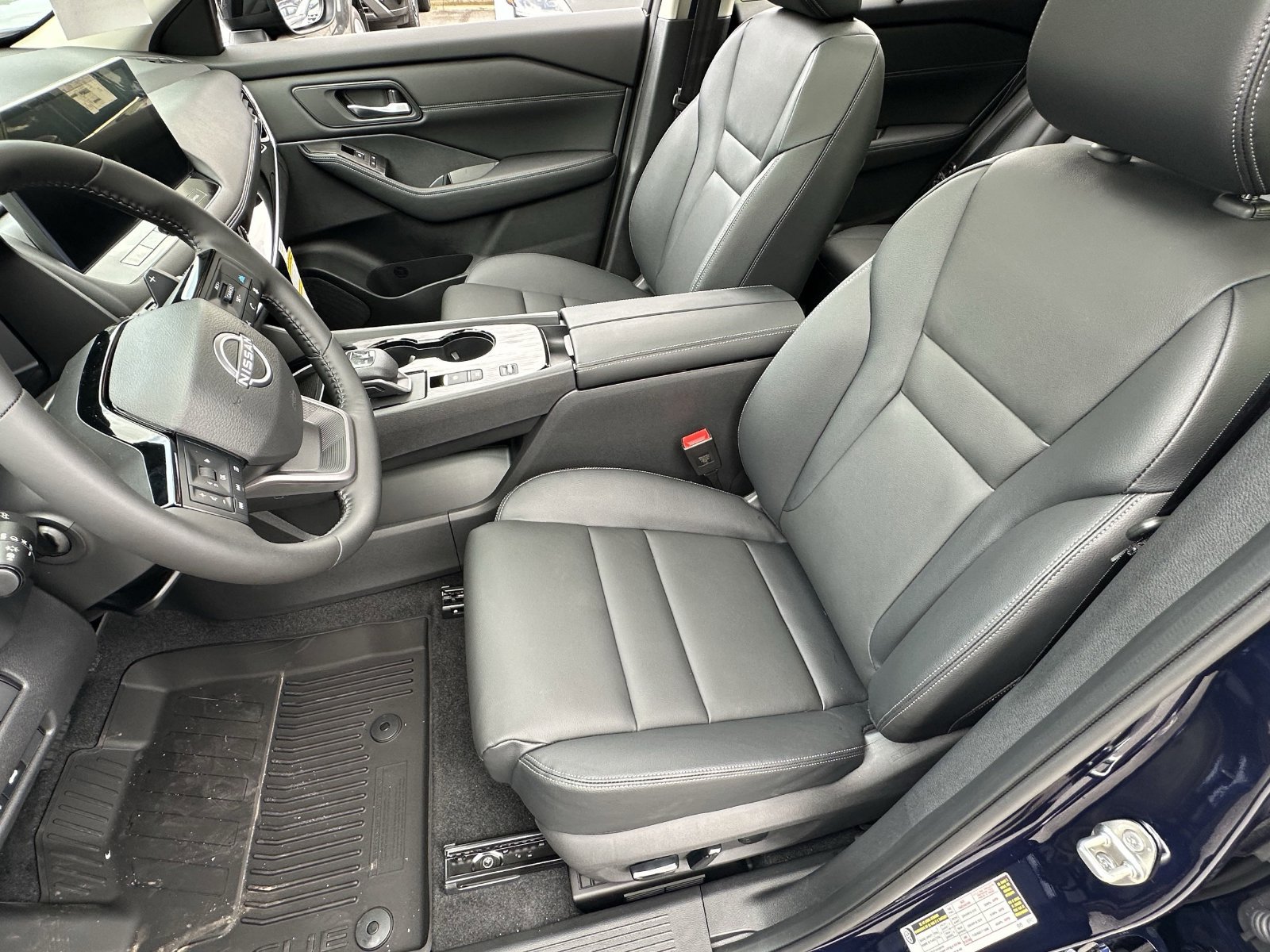 New 2025 Nissan Rogue SL w/ SL Premium Package FWD image 17