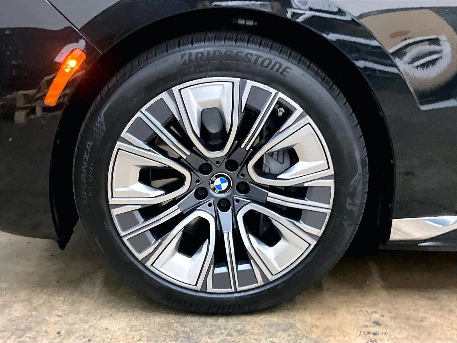 Used 2024 BMW i7 xDrive60 w/ Executive Package AWD/4WD image 12