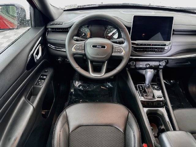 Used 2026 Jeep Compass Latitude AWD/4WD image 21