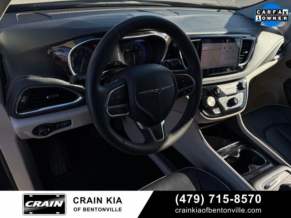 Used 2023 Chrysler Pacifica Limited image 10