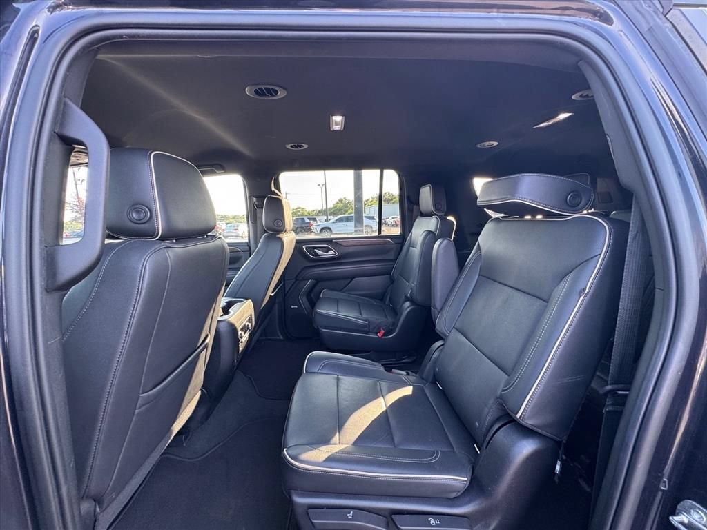Used 2022 Chevrolet Suburban Premier AWD/4WD image 13