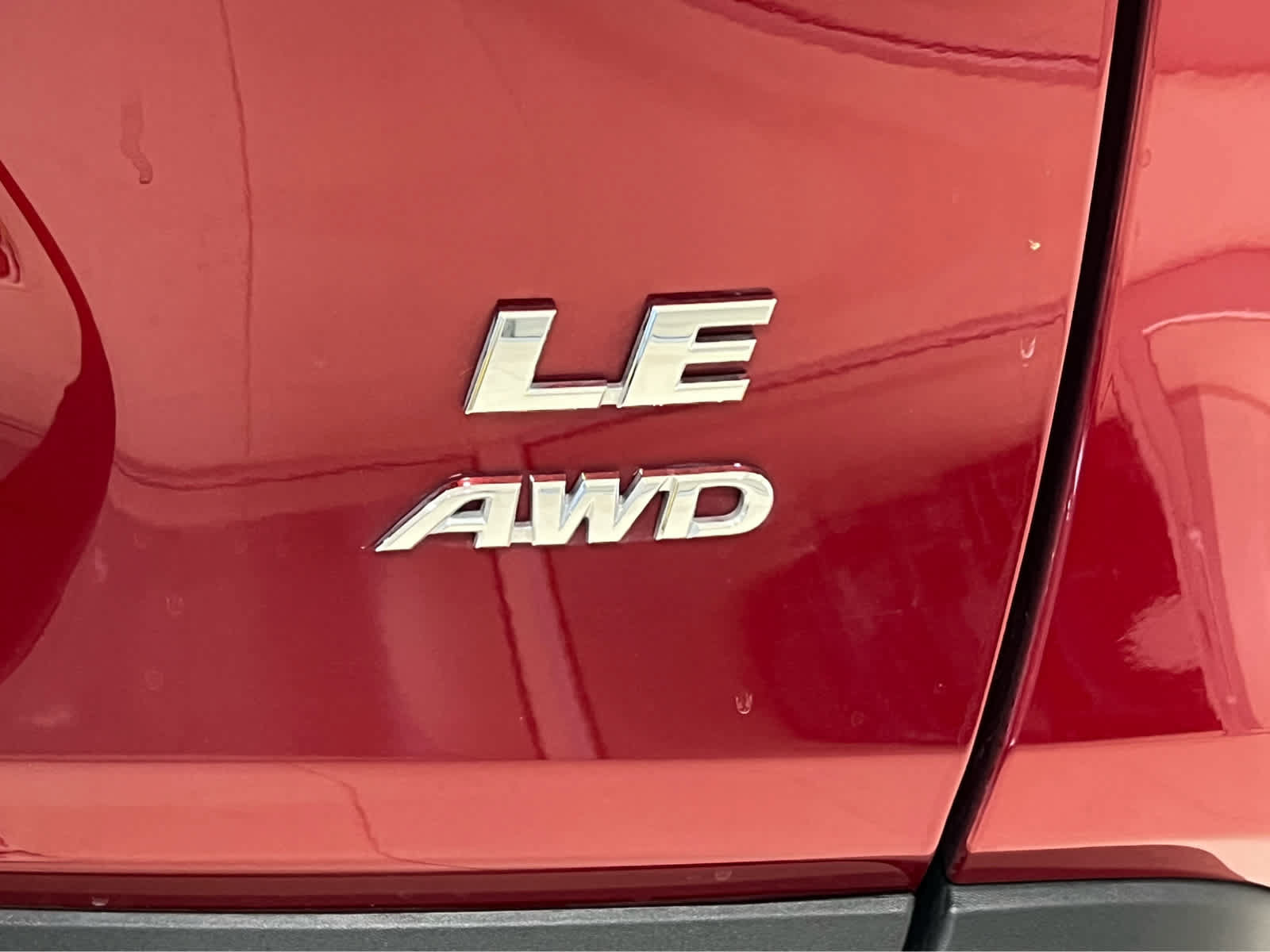 Used 2024 Toyota RAV4 LE AWD/4WD image 8