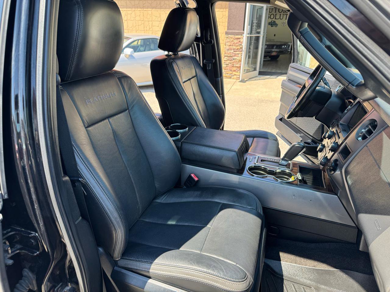 Used 2016 Ford Expedition Platinum image 19