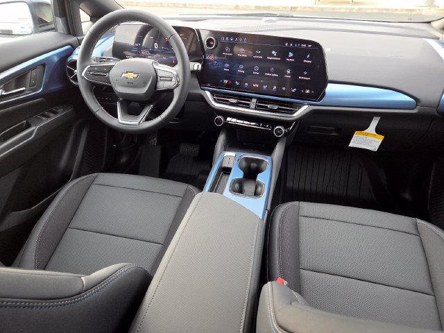 New 2026 Chevrolet Equinox EV LT w/ LPO, Blackout Package FWD image 28