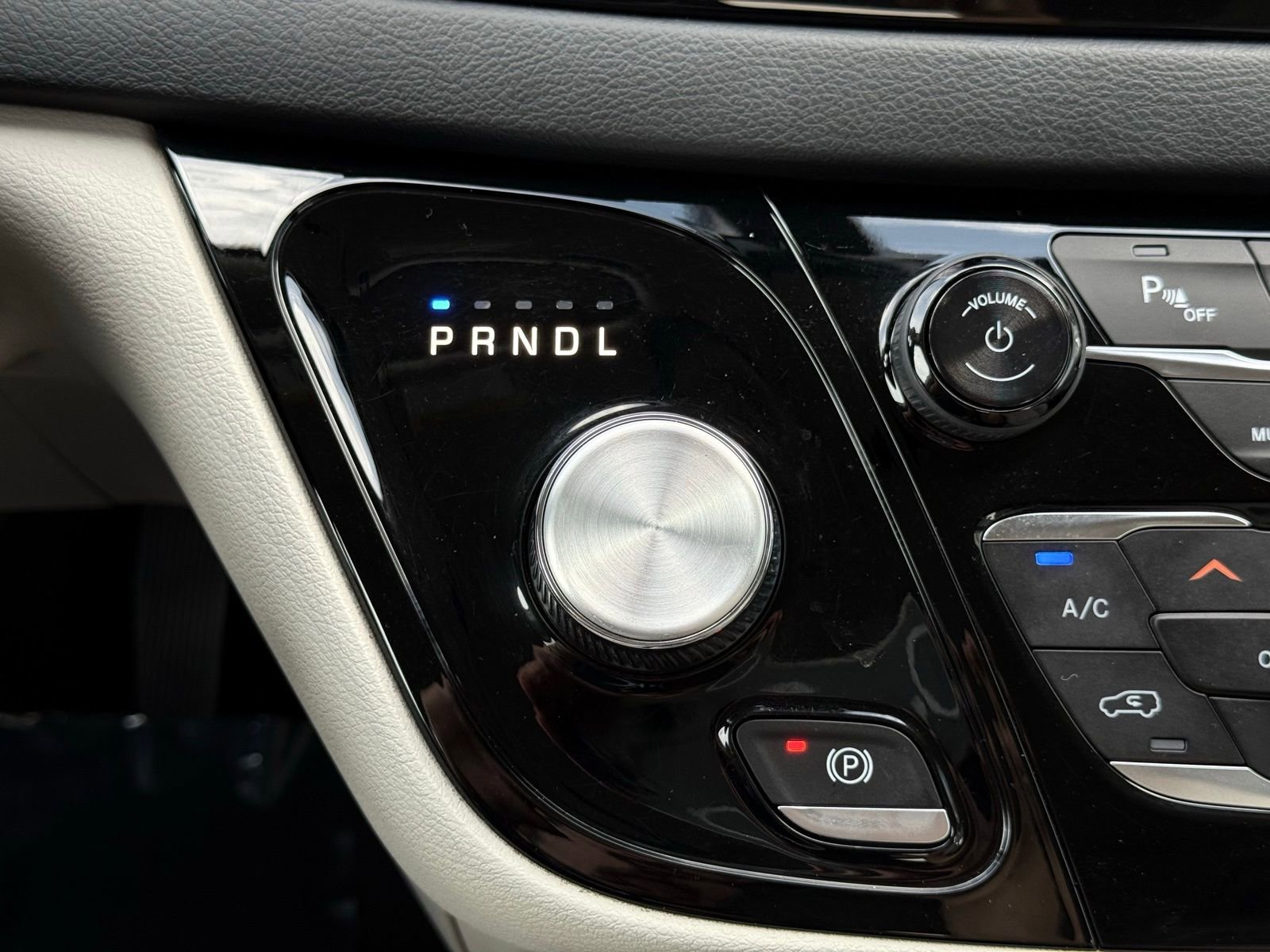 Used 2018 Chrysler Pacifica Touring Plus image 42