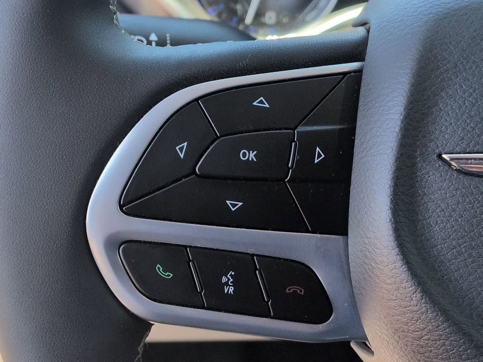 Certified 2023 Chrysler Pacifica Touring-L AWD/4WD image 24