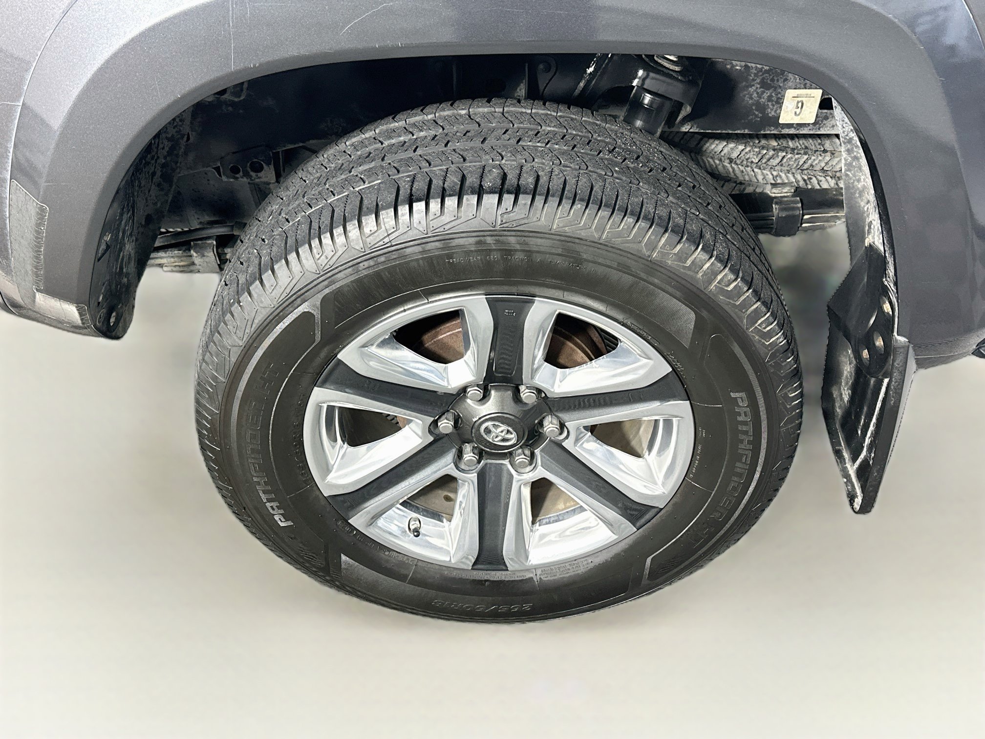 Used 2017 Toyota Tacoma Limited w/ Tow Package AWD/4WD image 11