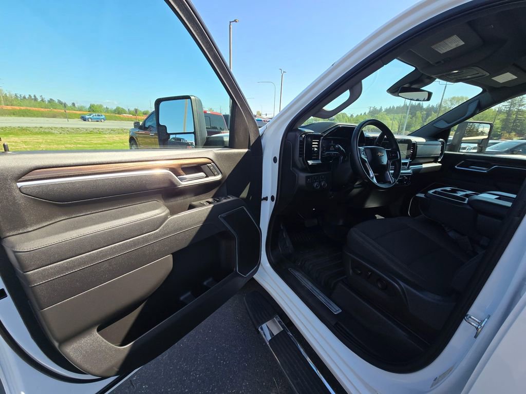 Used 2025 Chevrolet Silverado 2500 LT w/ Convenience Package AWD/4WD image 15
