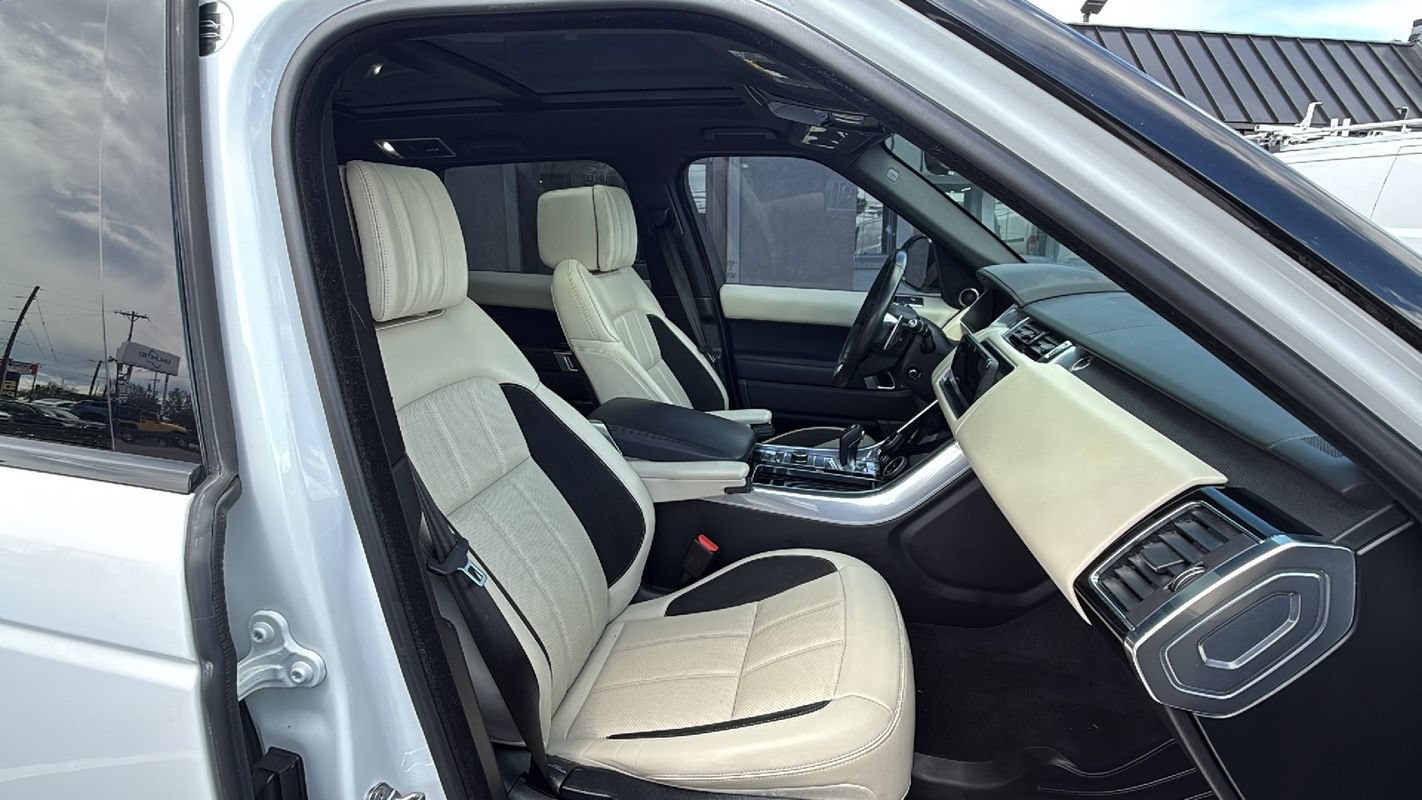 Used 2019 Land Rover Range Rover Sport Supercharged AWD/4WD image 18