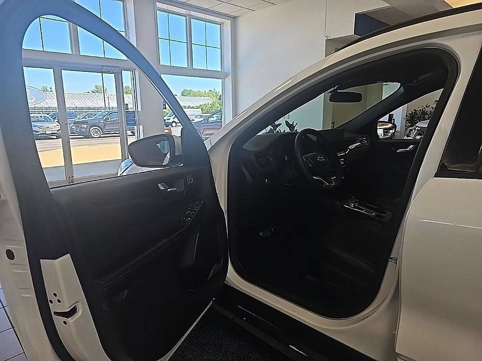 Used 2023 Ford Escape ST-Line Select w/ Tech Pack #2 AWD/4WD image 12