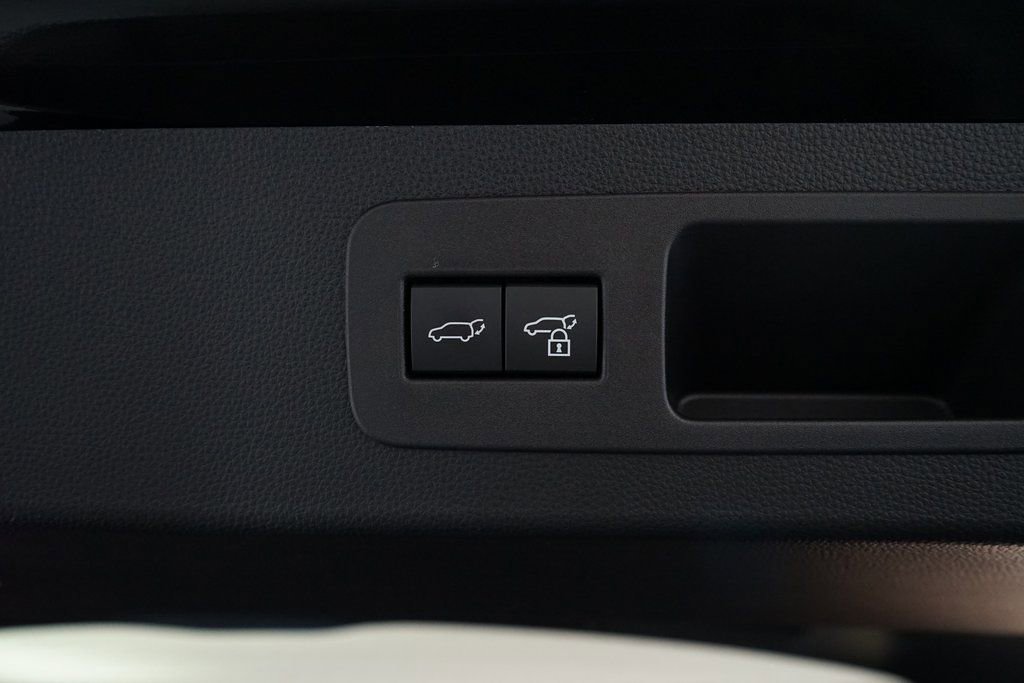 Used 2026 Lexus LX 600 4WD w/ Accessory Package (2T) image 38