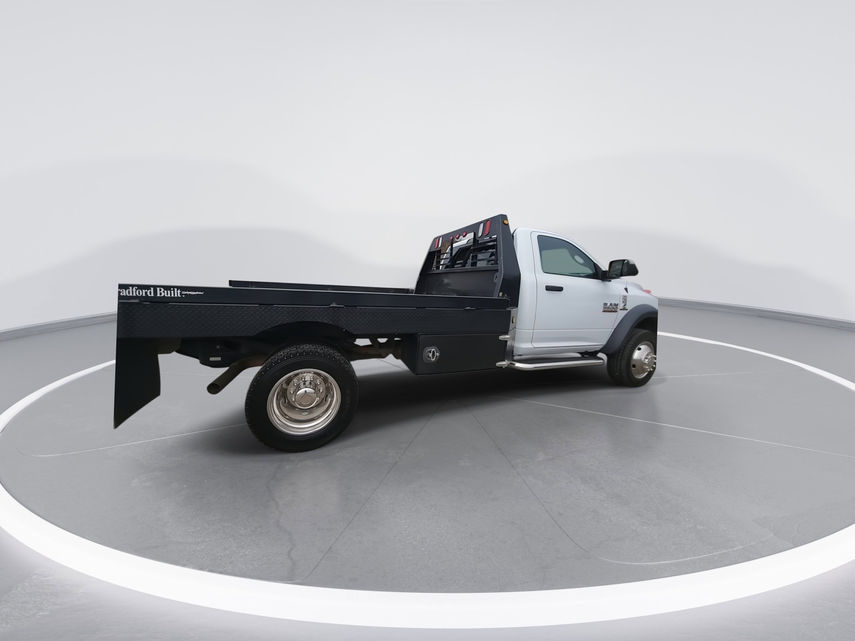 Used 2018 RAM 5500 Tradesman w/ Power & Remote Entry Group image 9