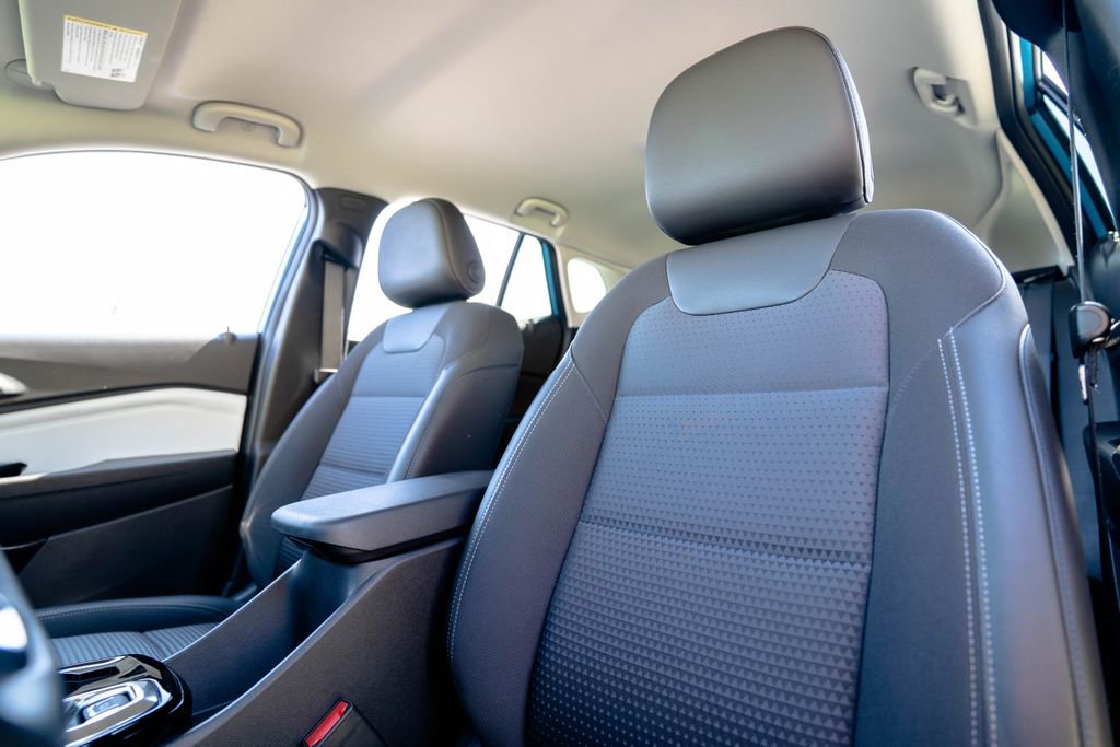 Used 2025 Chevrolet Trax LT w/ Driver Confidence Package image 6
