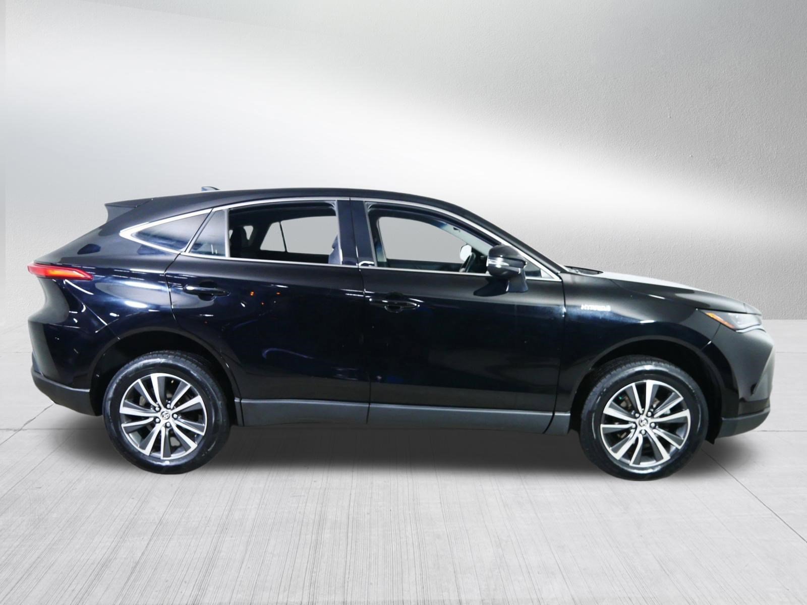 Used 2021 Toyota Venza LE w/ Carpet Mat Package (TMS) image 8