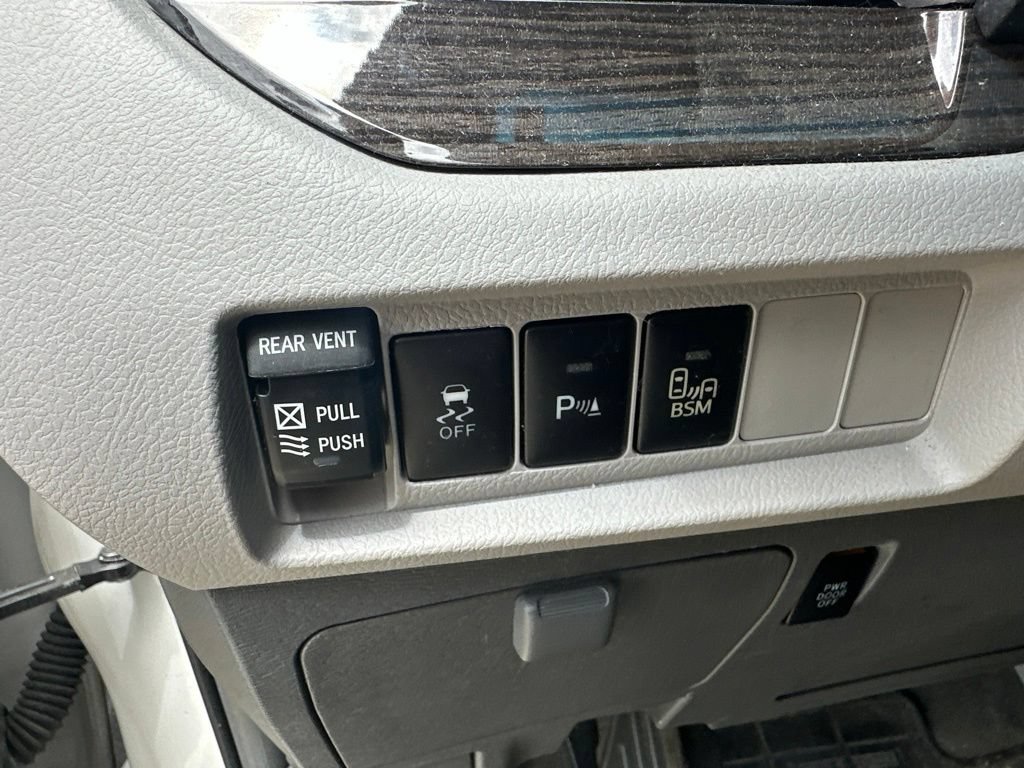 Used 2015 Toyota Sienna XLE Premium FWD image 8