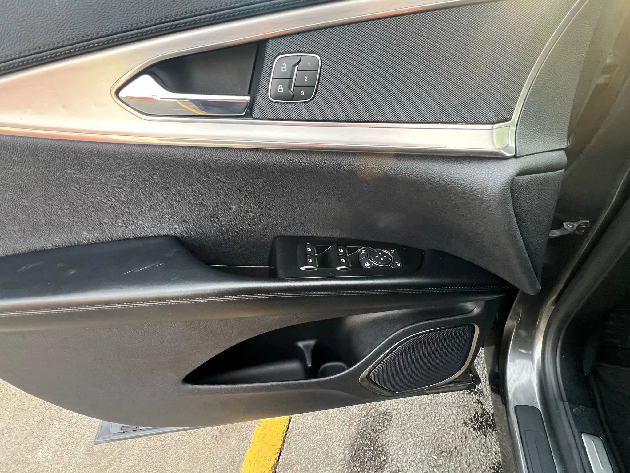 Used 2019 Lincoln Nautilus Premier AWD/4WD image 24