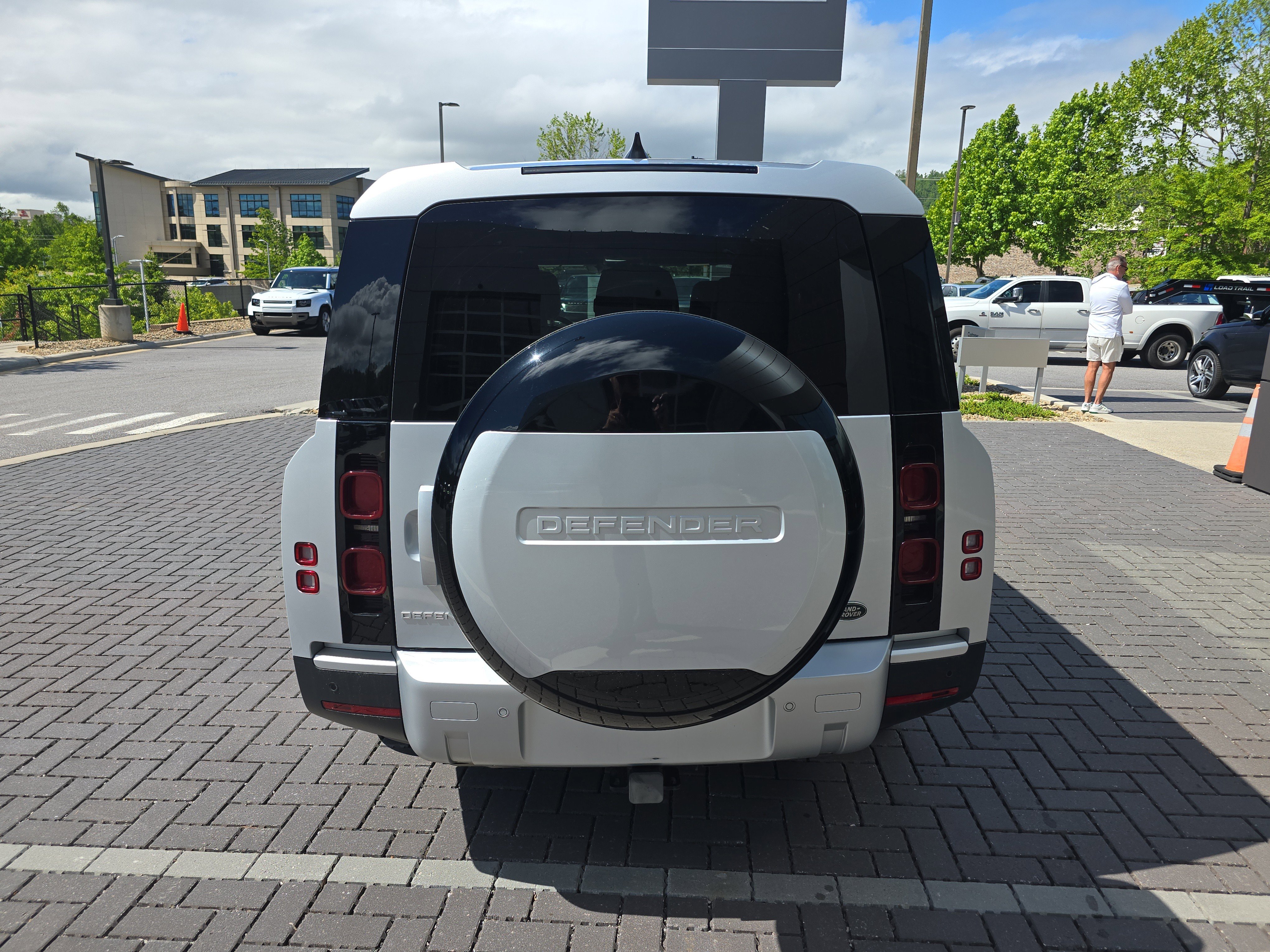 Certified 2023 Land Rover Defender 130 SE AWD/4WD image 6