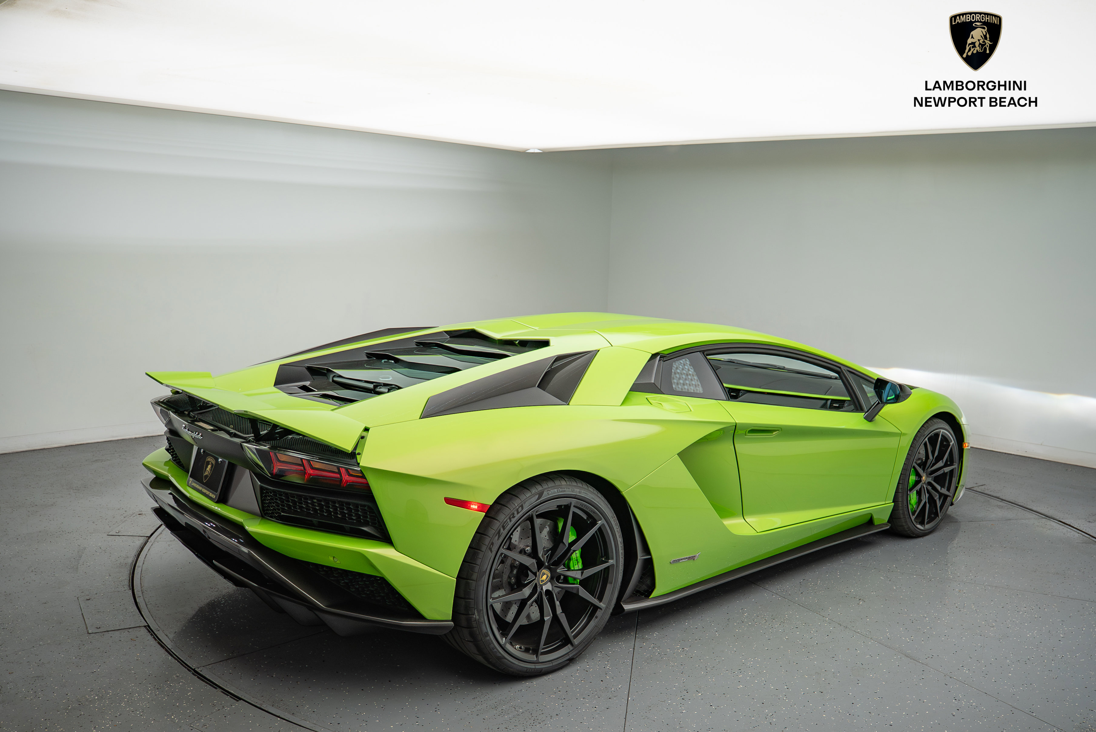 Used 2018 Lamborghini Aventador S image 23