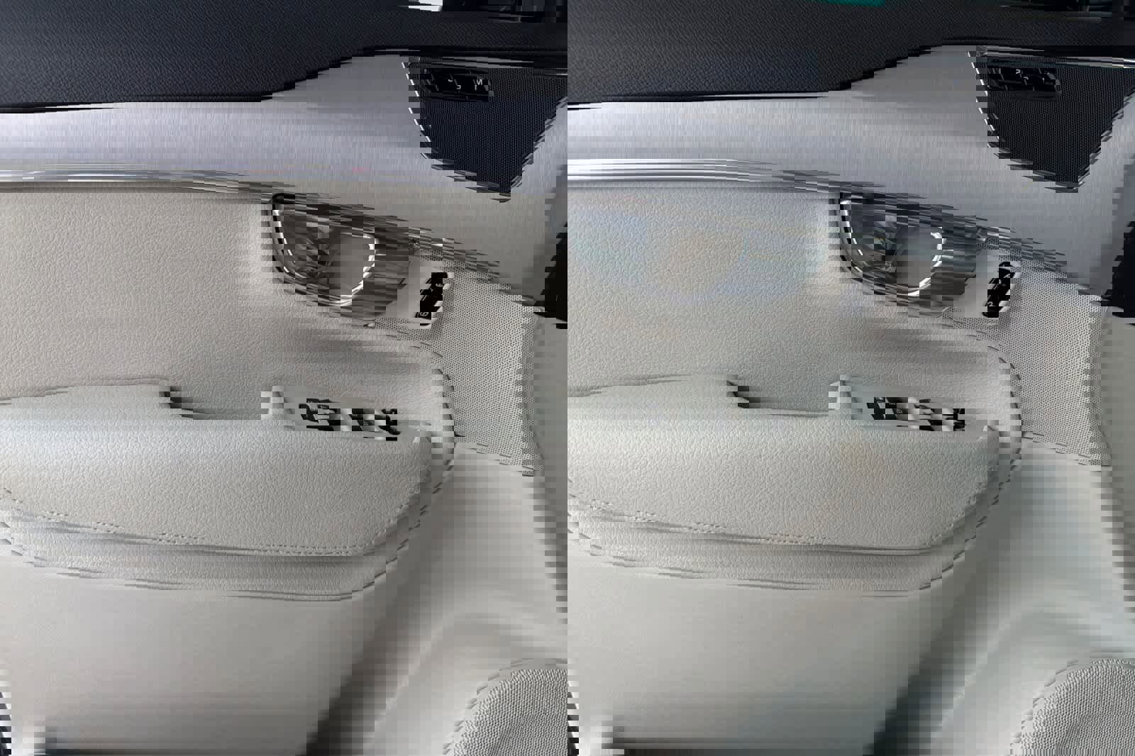 Used 2022 Volvo XC90 T5 Momentum w/ Protection Package image 14