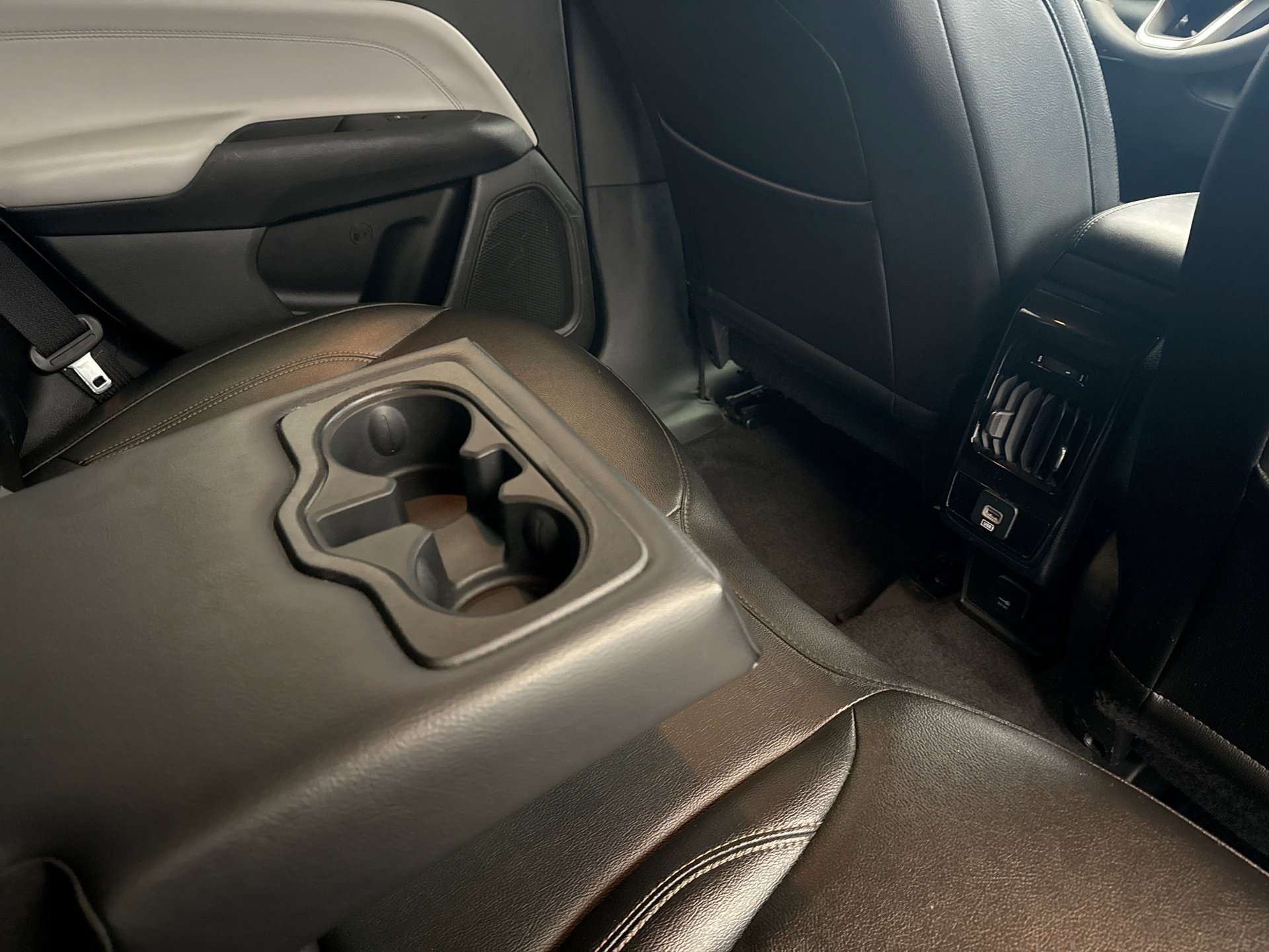 Used 2024 Jeep Compass Limited image 19