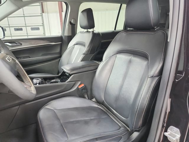 Used 2023 Jeep Grand Cherokee L Limited w/ Black Appearance Package AWD/4WD image 10