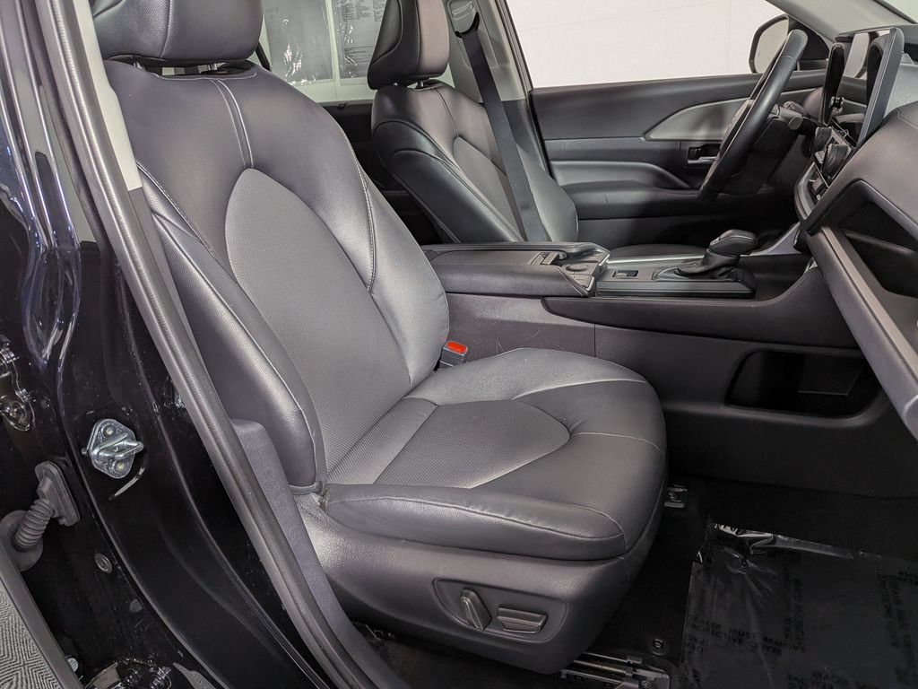 Used 2025 Toyota Grand Highlander AWD image 23