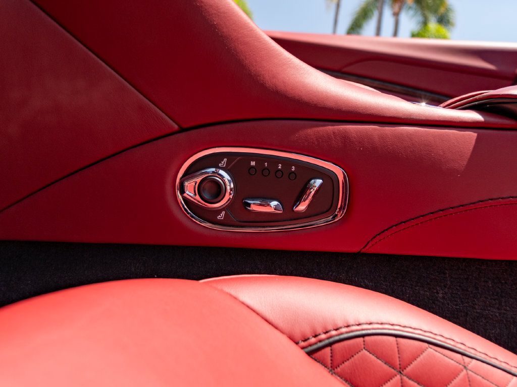 Used 2020 Aston Martin DBS Superleggera Volante RWD image 30