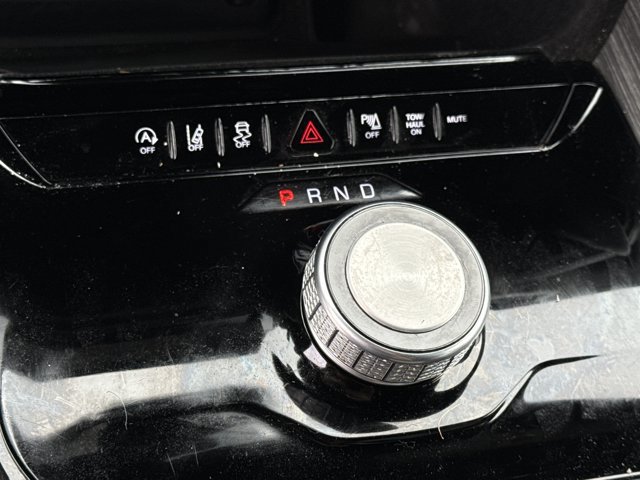 Used 2024 Jeep Wagoneer L Series II RWD image 32