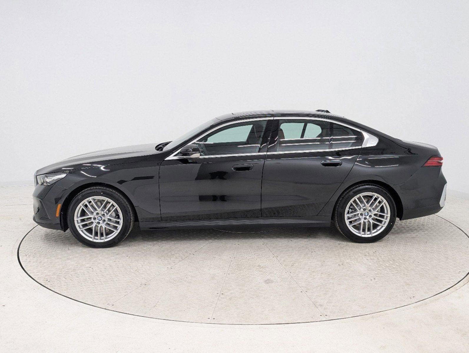 Used 2025 BMW 530i RWD image 2