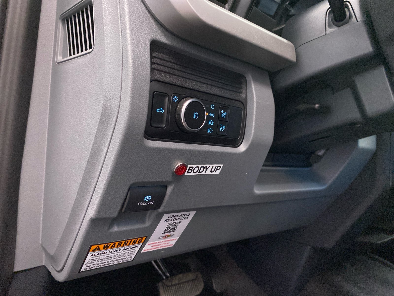 New 2026 Ford F550 4x4 Regular Cab Super Duty image 14