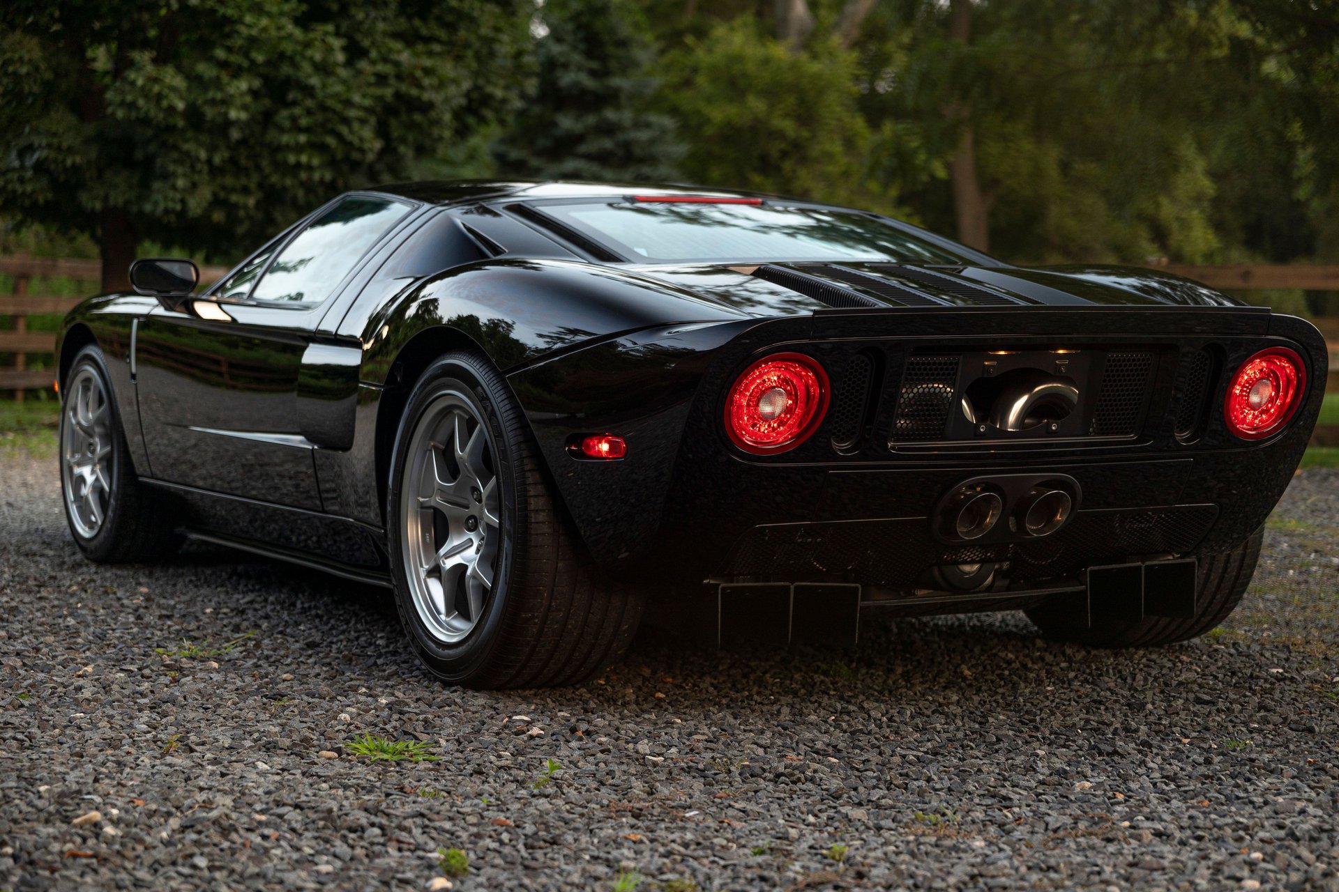 Used 2006 Ford GT RWD image 35