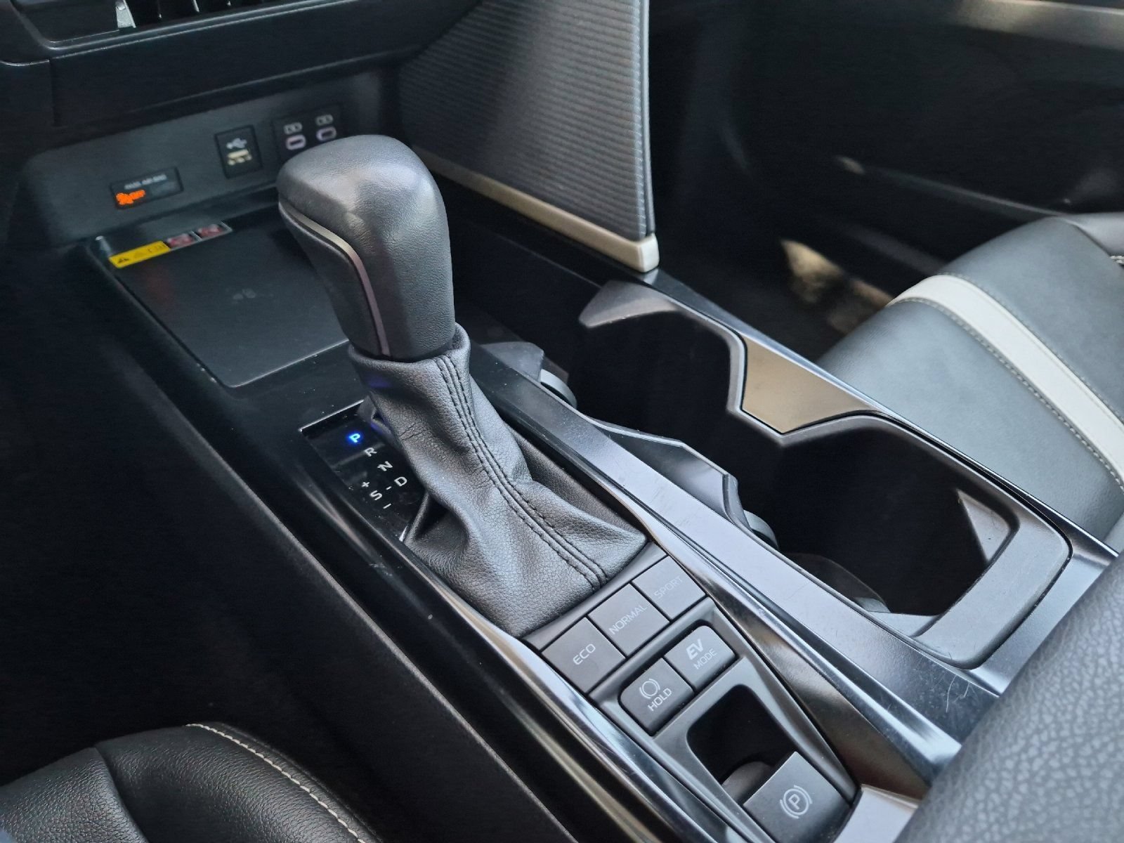 Used 2025 Toyota Camry SE FWD image 18