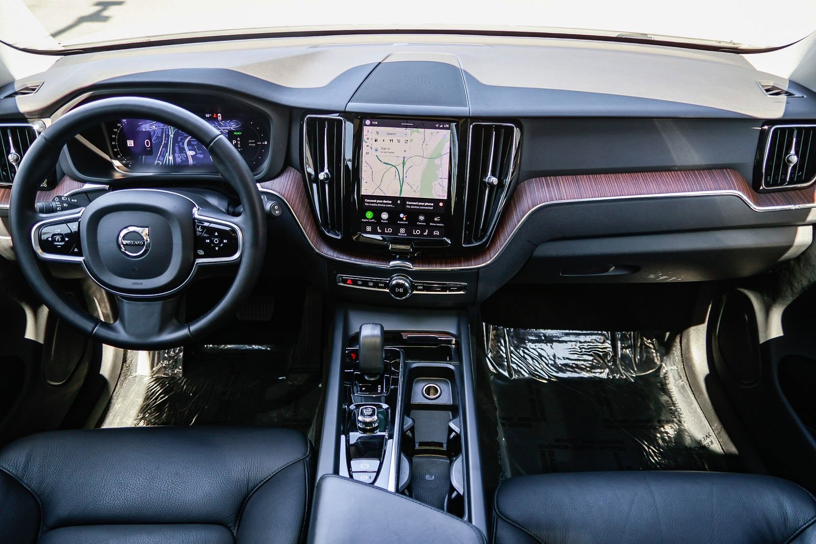 Used 2023 Volvo XC60 T8 Plus w/ Protection Package Premier image 14