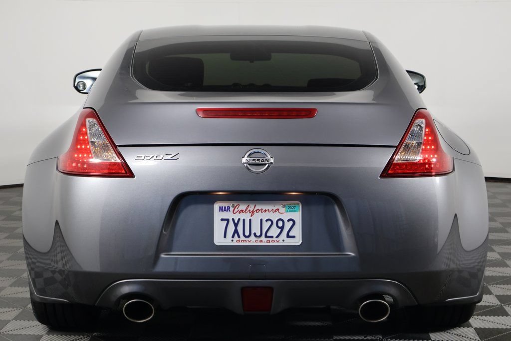 Used 2016 Nissan 370Z Coupe RWD image 5