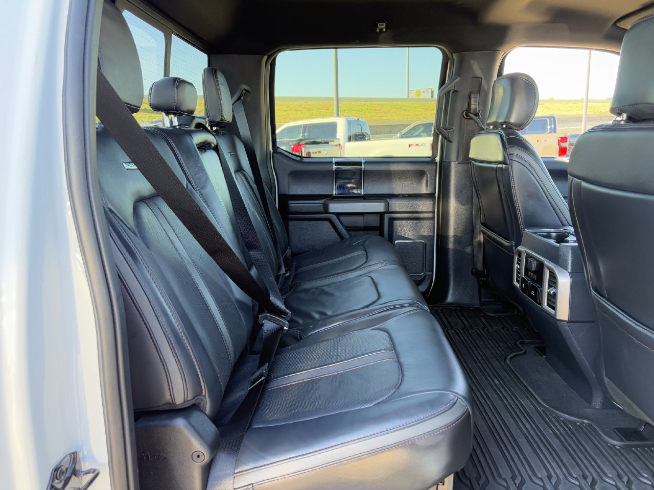 Used 2022 Ford F350 Platinum w/ FX4 Off-Road Package AWD/4WD image 30