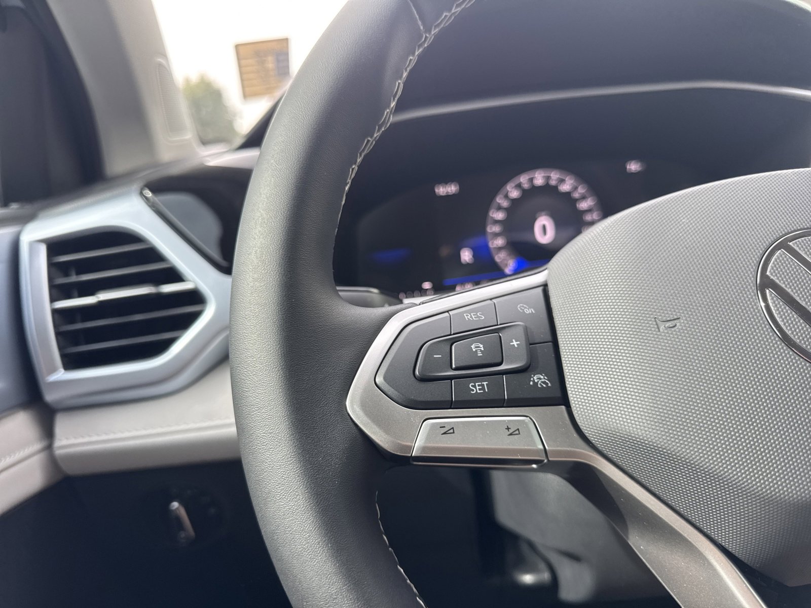 New 2026 Volkswagen Taos SE image 29