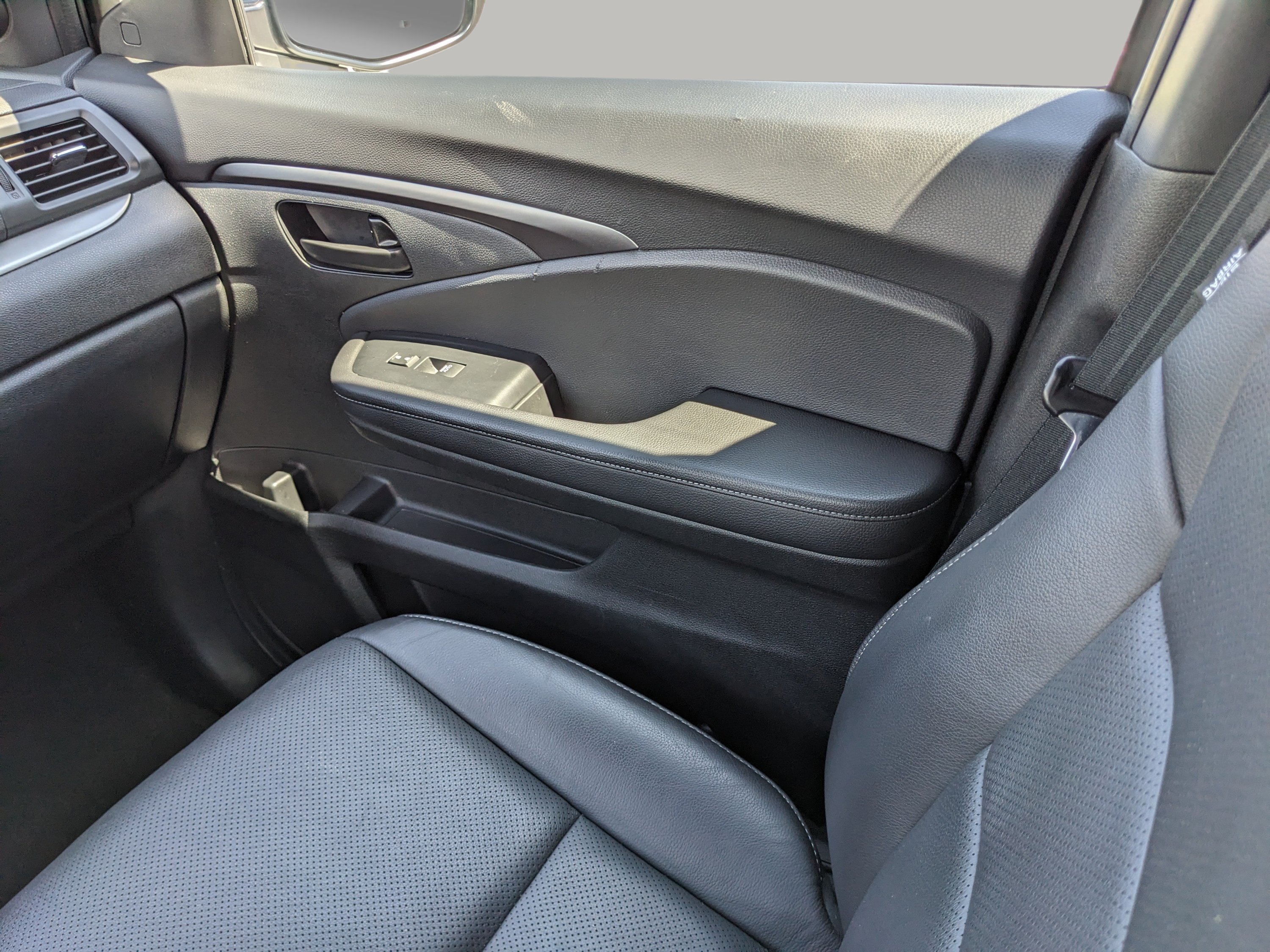 Used 2025 Honda Passport EX-L image 16