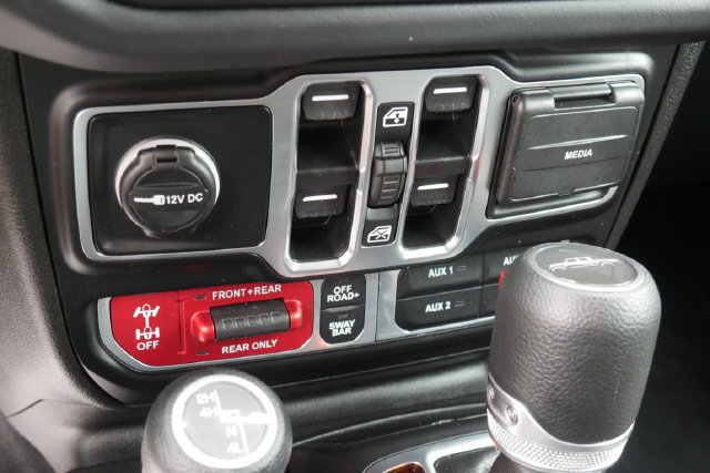 Used 2025 Jeep Gladiator Rubicon w/ Safety Group AWD/4WD image 21