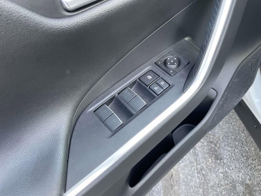Used 2025 Toyota RAV4 XSE AWD/4WD image 26