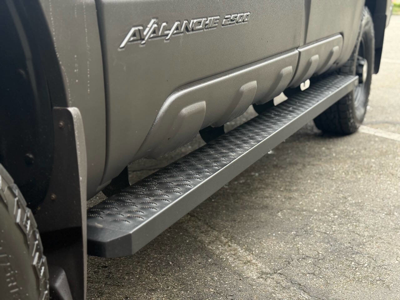 Used 2005 Chevrolet Avalanche 2500 w/ Preferred Equipment Group image 23