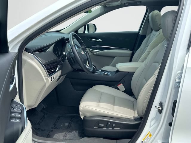 Certified 2023 Cadillac XT4 Luxury w/ Cold Weather Package AWD/4WD image 16
