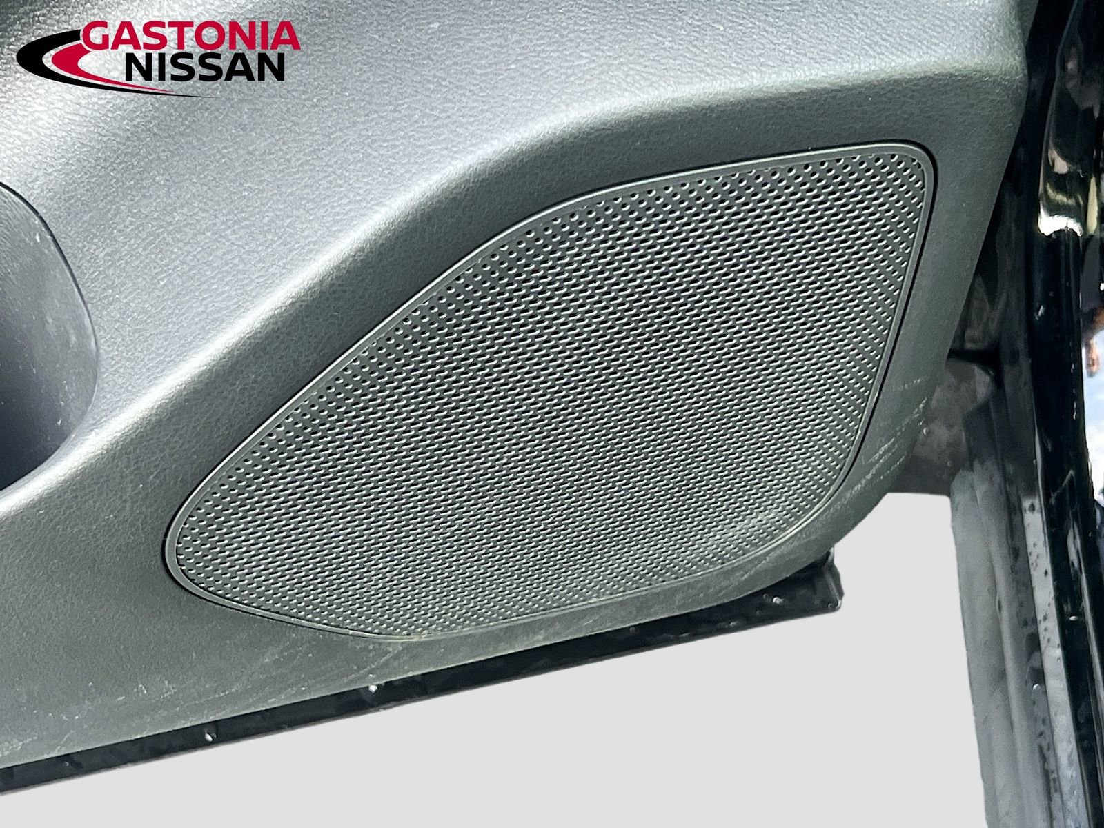 Used 2023 Nissan Rogue S image 23