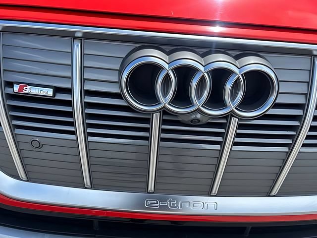 Used 2021 Audi e-tron Prestige w/ Prestige Package AWD/4WD image 9