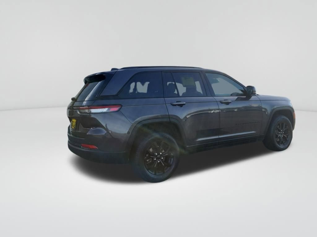 Used 2024 Jeep Grand Cherokee Altitude image 6