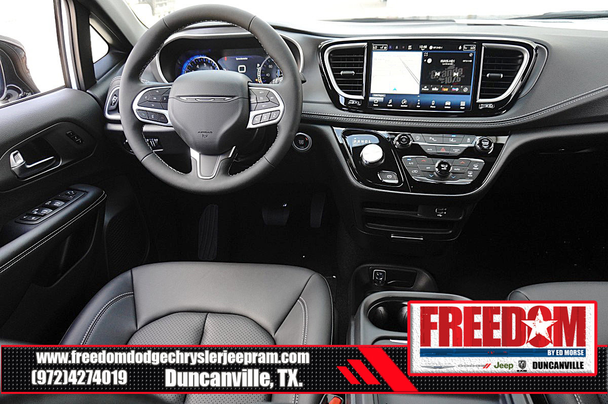 New 2027 Chrysler Pacifica Select w/ Family Tech Group FWD image 18