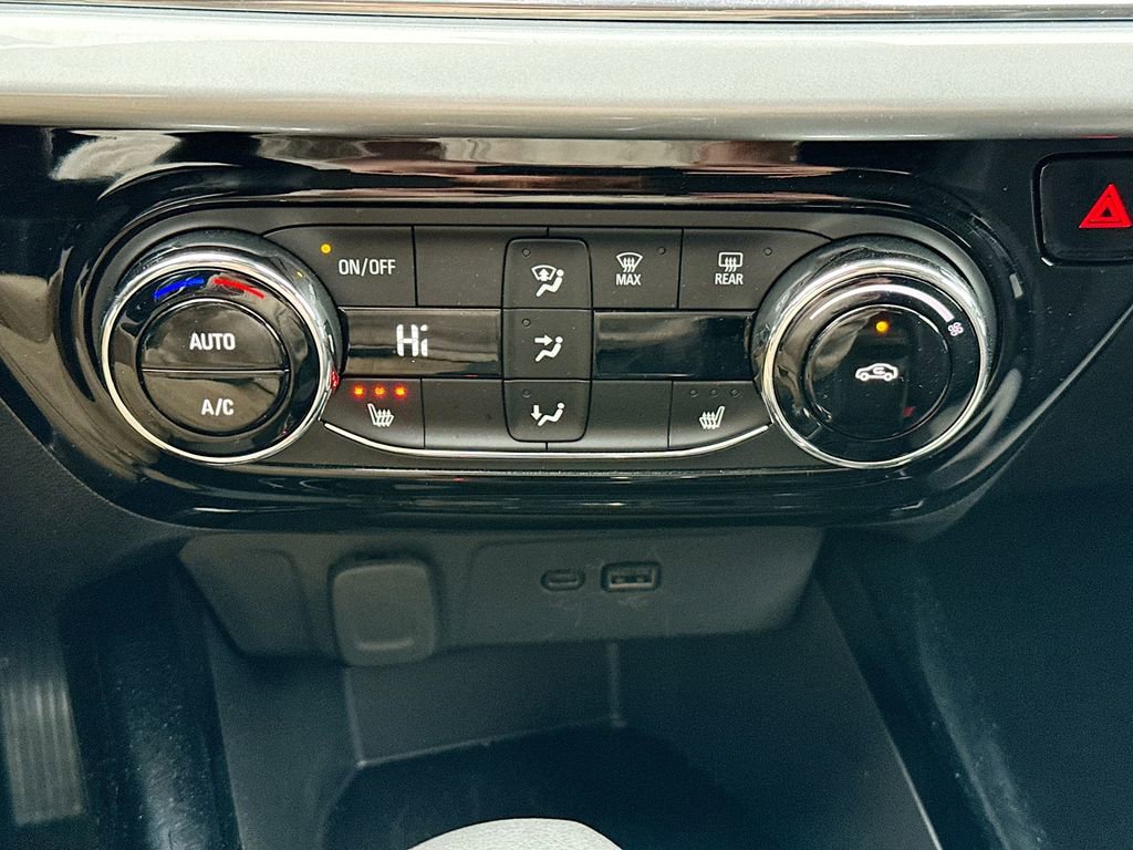 Used 2025 Chevrolet Trax LT w/ LT Convenience Package image 15