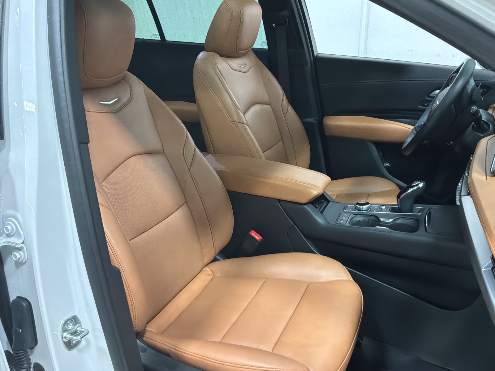 Used 2024 Cadillac XT4 Premium Luxury w/ Active Safety Package AWD/4WD image 9