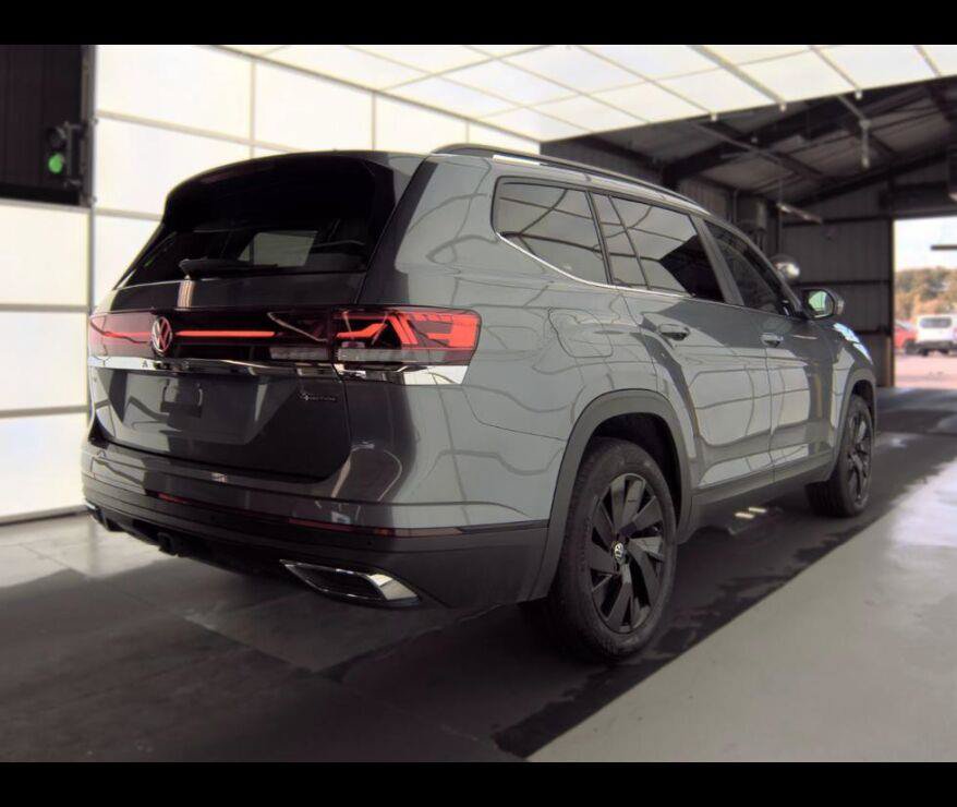 Used 2025 Volkswagen Atlas SE AWD/4WD image 9
